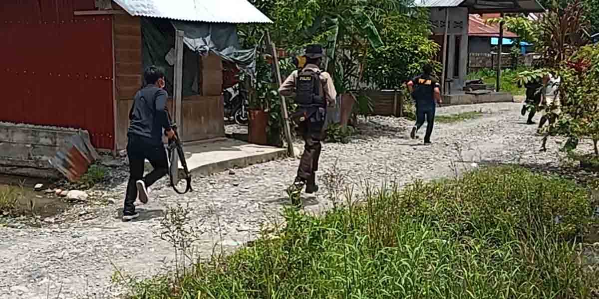 dua-kelompok-warga-kampung-nawaripi-saling-serang
